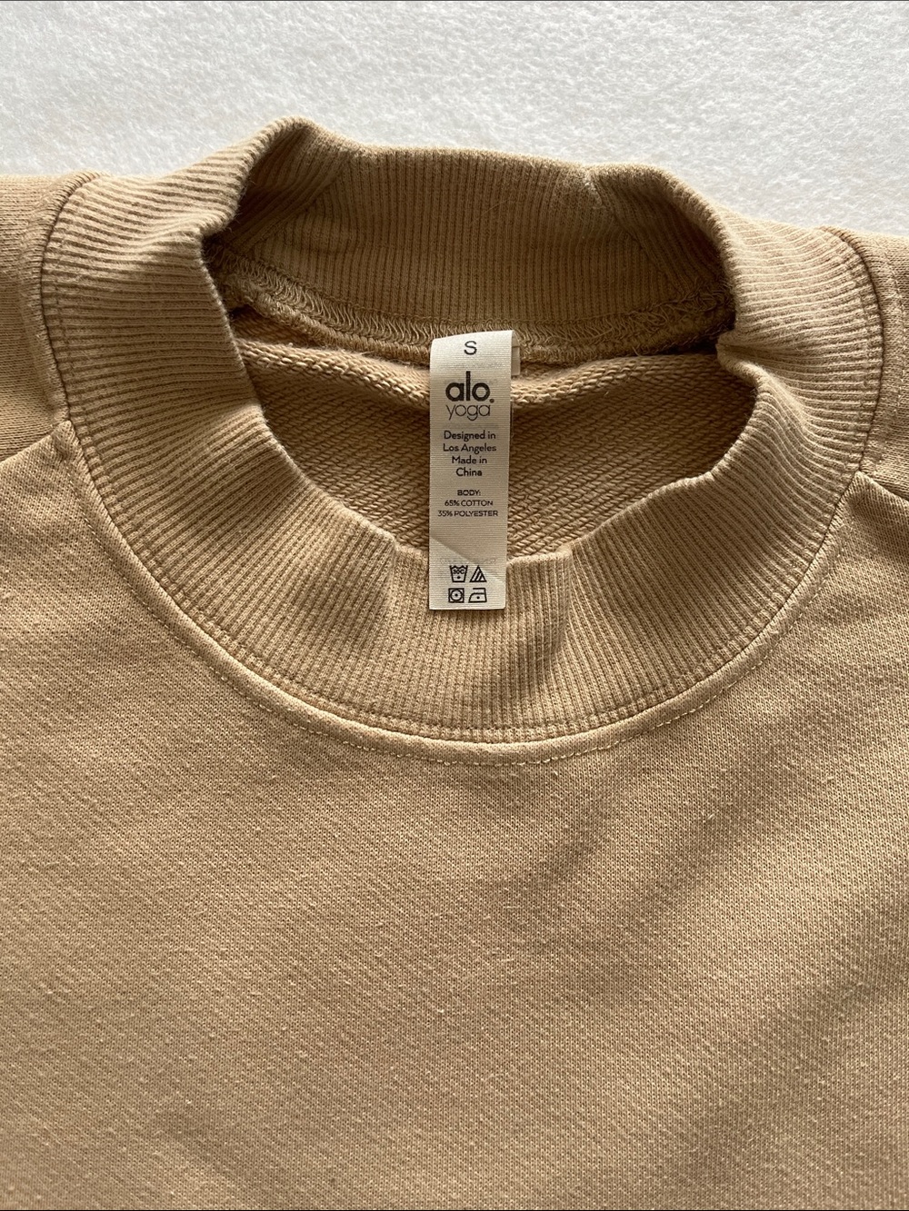 ALO Yoga Cropped Raw-Edge Tank Top — Beige/Tan - Picture 2 of 7